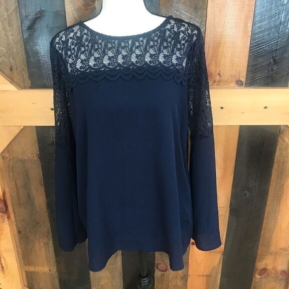 ROZ & Ali top with bell sleeves and crochet bodice - Picture 1 of 5